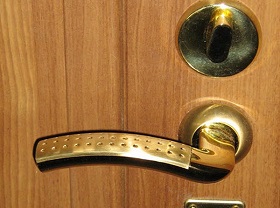 Замена дверной ручки входной двери в Сыктывкаре