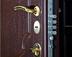 Замена замка на металлической двери Legran в Сыктывкаре