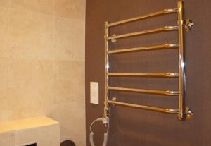 Установка электрического полотенцесушителя в ванной в Сыктывкаре